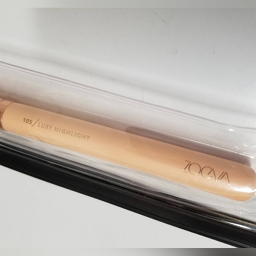 Zoeva Rose Golden 105 Luxe Highlight Brush NWT - Picture 5 of 7